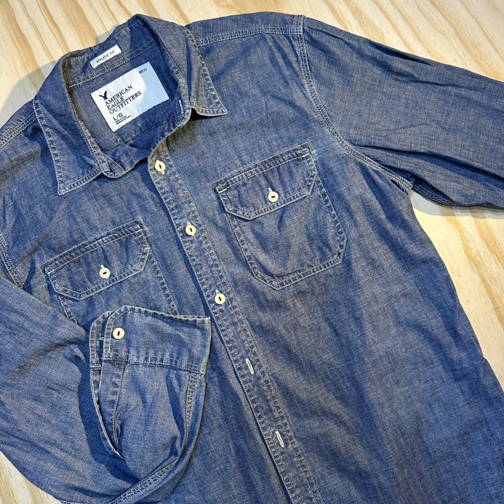 American Eagle Mens Blue Chambray Athletic Fit Button Down Shirt Large L No77